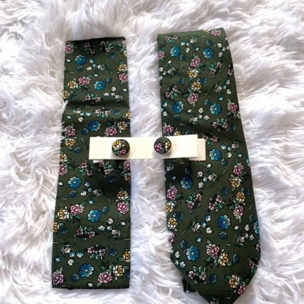 Tie Handkerchief & Cuffling Set
